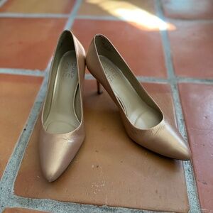 Soft nude copper tone pump by Naturalizer - Size 8